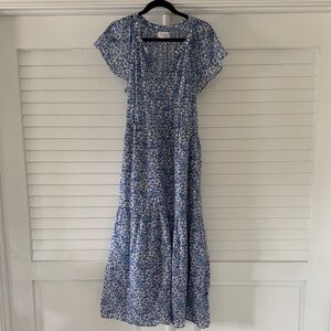 XiRENA Blue and White Floral Maxi Dress